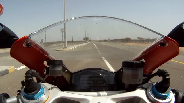 Martin (Pedy) piloting 1199 Panigale S in Kalba corners, UAE смотреть онлайн