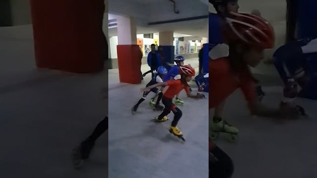 taking start in roller skating inline. speed skating. смотреть онлайн