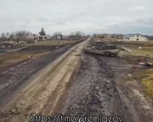 🛩🔥☠⚡Еще один американский танк Абрамс поражен FPV-дроном на оптоволокне⚡