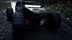 Axial Yeti XL Монстр багги по бездорожью и Traxxas Summit спасатель