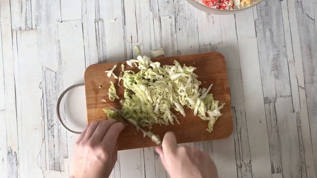 Салат с пекинской капустой крабовыми палочками и кукурузой Как приготовить САЛАТ с капустой смотреть онлайн