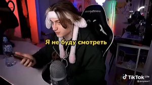 Некоглай подсматривает как Амина переодевается