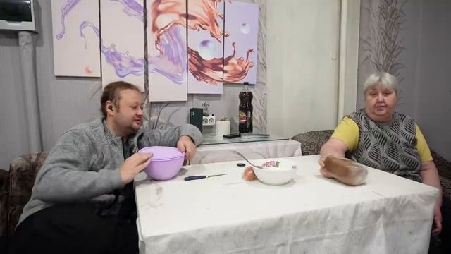 Мама этим способом заставила сына поработать когда он обедал Как она повлияла на сына