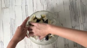 Теплый салат с баклажанами помидорами и сыром  Теплый овощной салат с баклажанами мягким сыром