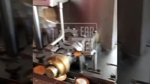Работа сэндвич машины для склейки печений