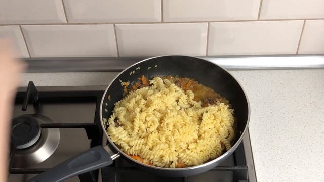Макароны с тушенкой на сковороде  Как приготовить МАКАРОНЫ с тушенкой вкусно