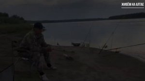 Рыбалка в не погоду на реке. Поймали Судака. Ночлег на острове и миллион комаров.