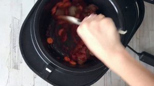 КАК ПРИГОТОВИТЬ ГУЛЯШ ИЗ ГОВЯДИНЫ В МУЛЬТИВАРКЕ С ПОДЛИВКОЙ? Вкусный мясной гуляш на ужин на второе