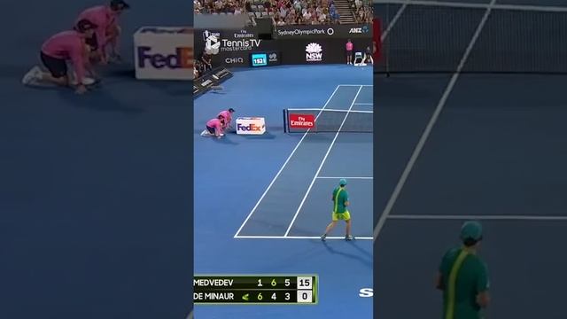 CRAZY De Minaur Defence Against Medvedev