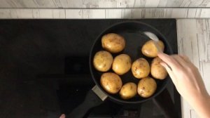 Молодая картошка на сковороде в кожуре целиком Как пожарить молодую картошку в кожуре целиком