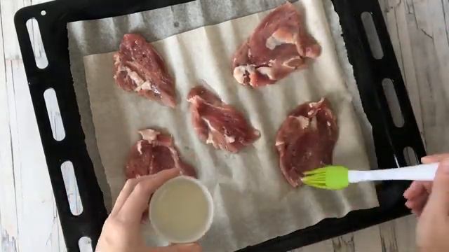 Мясо по французски из свинины с помидорами  Как приготовить МЯСО свинины ПО-ФРАНЦУЗСКИ с томатами