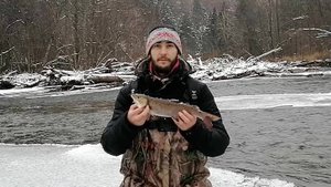 Рыбалка на ХАРИУСА и ЛЕНКА в ноябре. На речке ЛЁД и ШУГА. Капризная рыба в этот день. Река Манома.