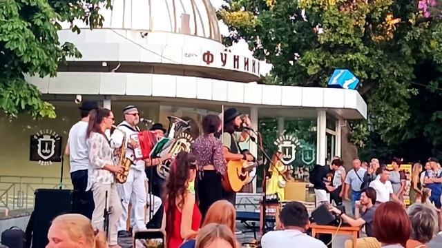 Закарпатские коломийки у Дюка / Zakarpattia (Transcarpathian) kolomiyki near the monument to Duke