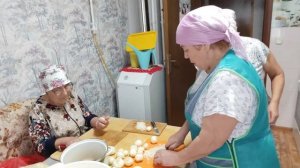 Приехали мама с Ларисой и у нас традиция// о том о сём //