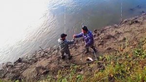 РЫБАЛКА НА САЗАНА.ЖДАЛИ ОДНОГО, А ПРИШЛИ ДВА!