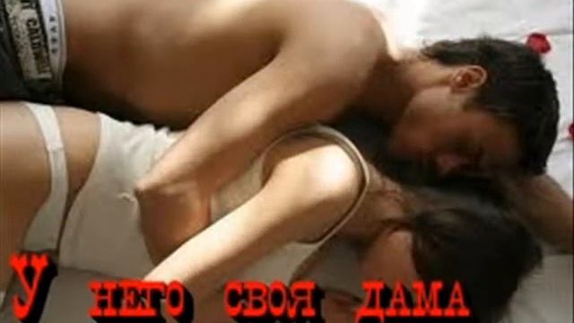 Мужчина раздевает женщину гиф