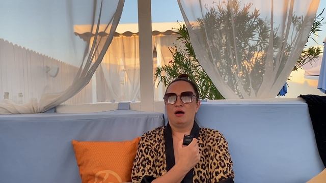 ИНТЕРВЬЮ С ПОДРУГАМИ 2024 САНТОРИНИ ДЕНЬ РОЖДЕНИЯ смотреть онлайн