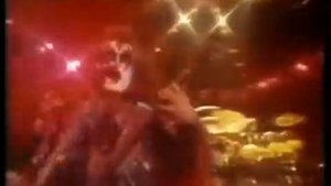 KISS жив. Легендарный  хит.
