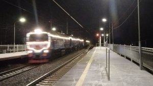 3М62У - 0058 с Поездом Деда Мороза, в 15-ти вагонной составности , проследует платформу Сенеж.