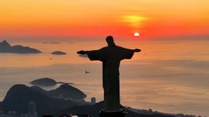 ЗАКОН ПРИТЯЖЕНИЯ ГЛАСИТ-  ПОДОБНОЕ ПРИТЯГИВАЕТ ПОДОБНОЕ