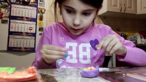 Фрукты в корзинках из пластилина