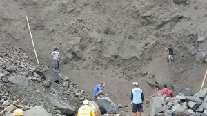 Строительство, песчаные утёсы были сброшены