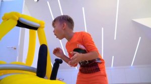 Сеня и его Игрушки из ЦВЕТНЫХ ШАРИКОВ