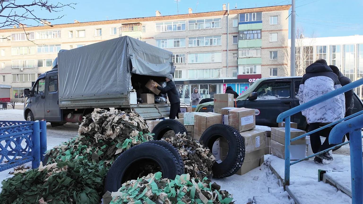 Из Пыть-Яха бойцам СВО отправили автомобиль и 3 тонны гуманитарного груза