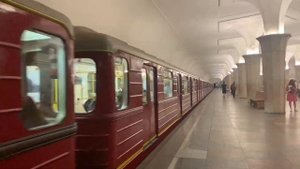 81-717.5М (МВМ) «Красная Стрела» следует до станции Саларьево отправляется со станции Кропоткинская