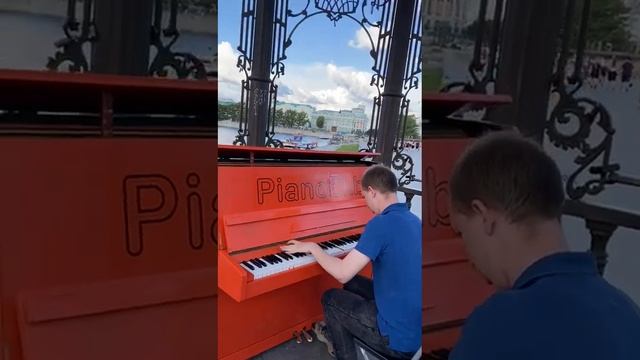 PianoEkb - пианист 1 (уличное пианино, Екатеринбург, июль 2023 г.)