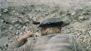 Брось свою "игрушку", дурак!