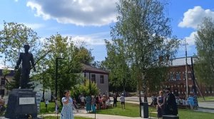 Ни вблизи, ни вдали я не знаю земли лучше той, что меня растила