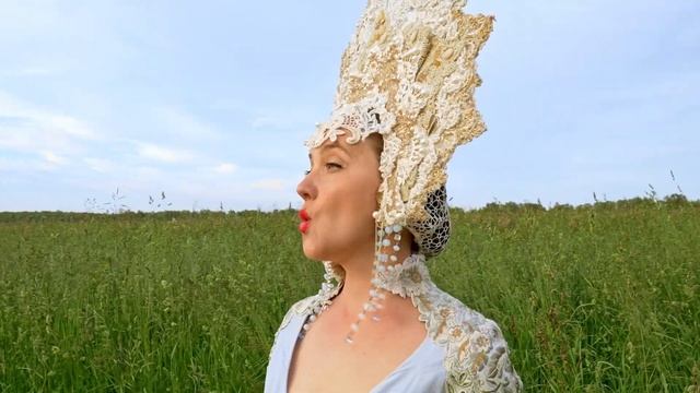Ольга Жигмитова и Майя Балашова - Красный конь