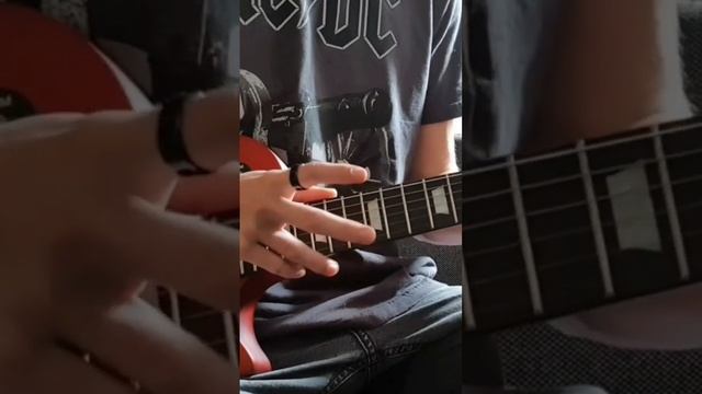 Playing with some tapping harmonics (eddie vanhalen lick)