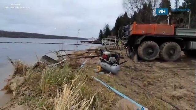 В Плесе Ивановской области поднимают затонувший дебаркадер