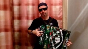 Кавер песни "Мужиков надо любить" на гармони