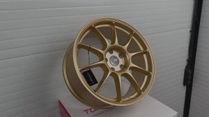 Topwheels GT03 18 8.0J +38 5X112 66.6 вес 8,6kg Frozen Gold