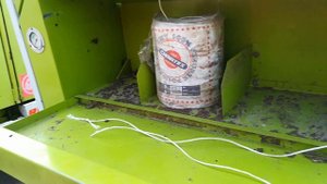 Как заправить шпагат в рулонный пресс подборщик claas rollant 46