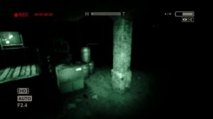 Прохождение Outlast с гопником(Часть 2) В мокром подвале со странным мужчиной!