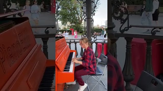 PianoEkb - пианист 2 (уличное пианино, Екатеринбург, июль 2023)