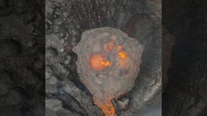 Извержение вулкана. Вид сверху.