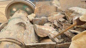 Строительство, дробление щебёнки