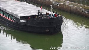 Теплоход АКРОПОЛЬ выходит из шлюза №1 Волго-Донского Судоходного канала им.Ленина в Волгограде.