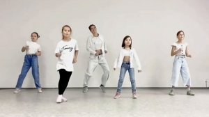 Классный современный танец для девчонок " Танцуй со мной, летай ... "