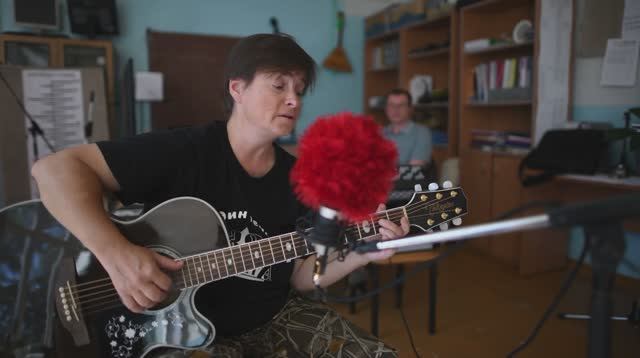 Колыбельная 2 ("Белый лес глядит в окно...")