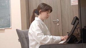 К. Черни, этюд ми бемоль мажор из "Этюды для фортепиано. Координация рук в одновревременном движении