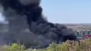 В Курске горит здание в Татаренково,людей в здании нет.Строение нежилое. На месте работают пожарные