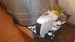 качаем мёд .установили привод  на медогонку .