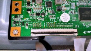 Ремонт светодиодной панели телевизора 55 Smart TV. Решение проблемы с горизонтальной линией