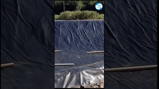 копаем пожарный пруд 3-й этап - монтаж гидроизоляции #биоплато #биопруд #водоём #fire pond